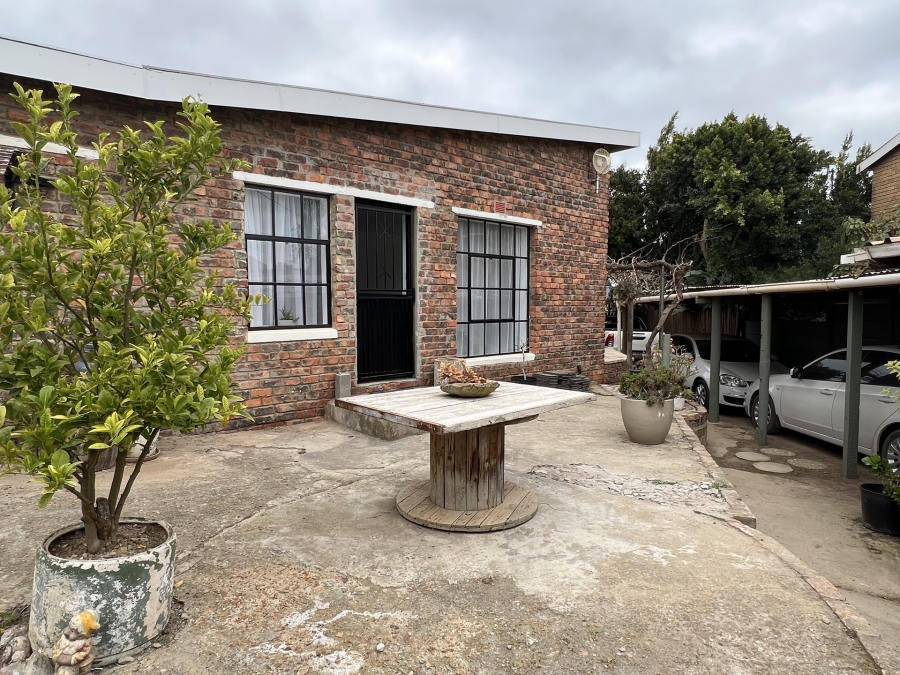 2 Bedroom Property for Sale in Napier Western Cape